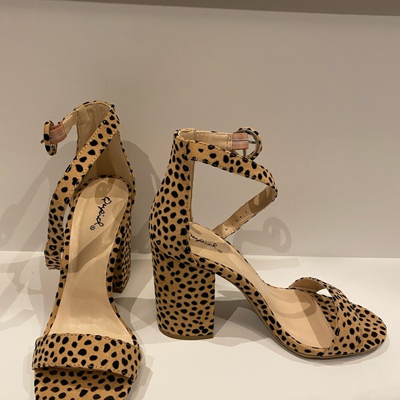 Leopard Block Heels - Picture 2 of 4